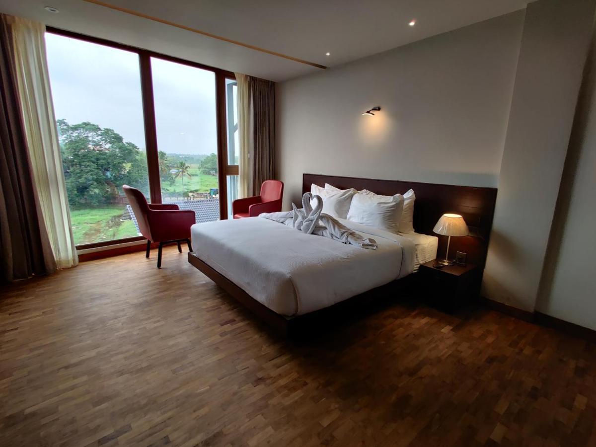 Florida Airport Hotel Kochi Nedumbassery Exterior photo
