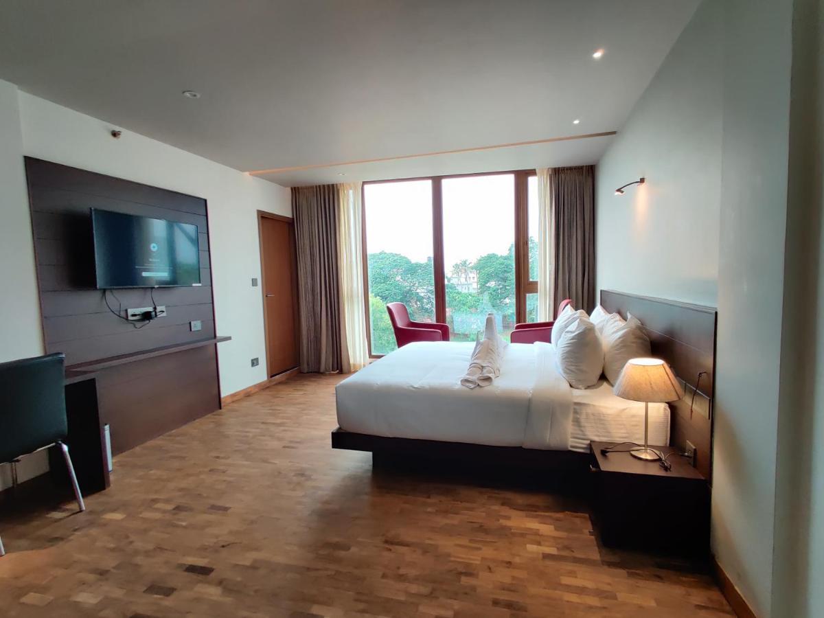 Florida Airport Hotel Kochi Nedumbassery Exterior photo